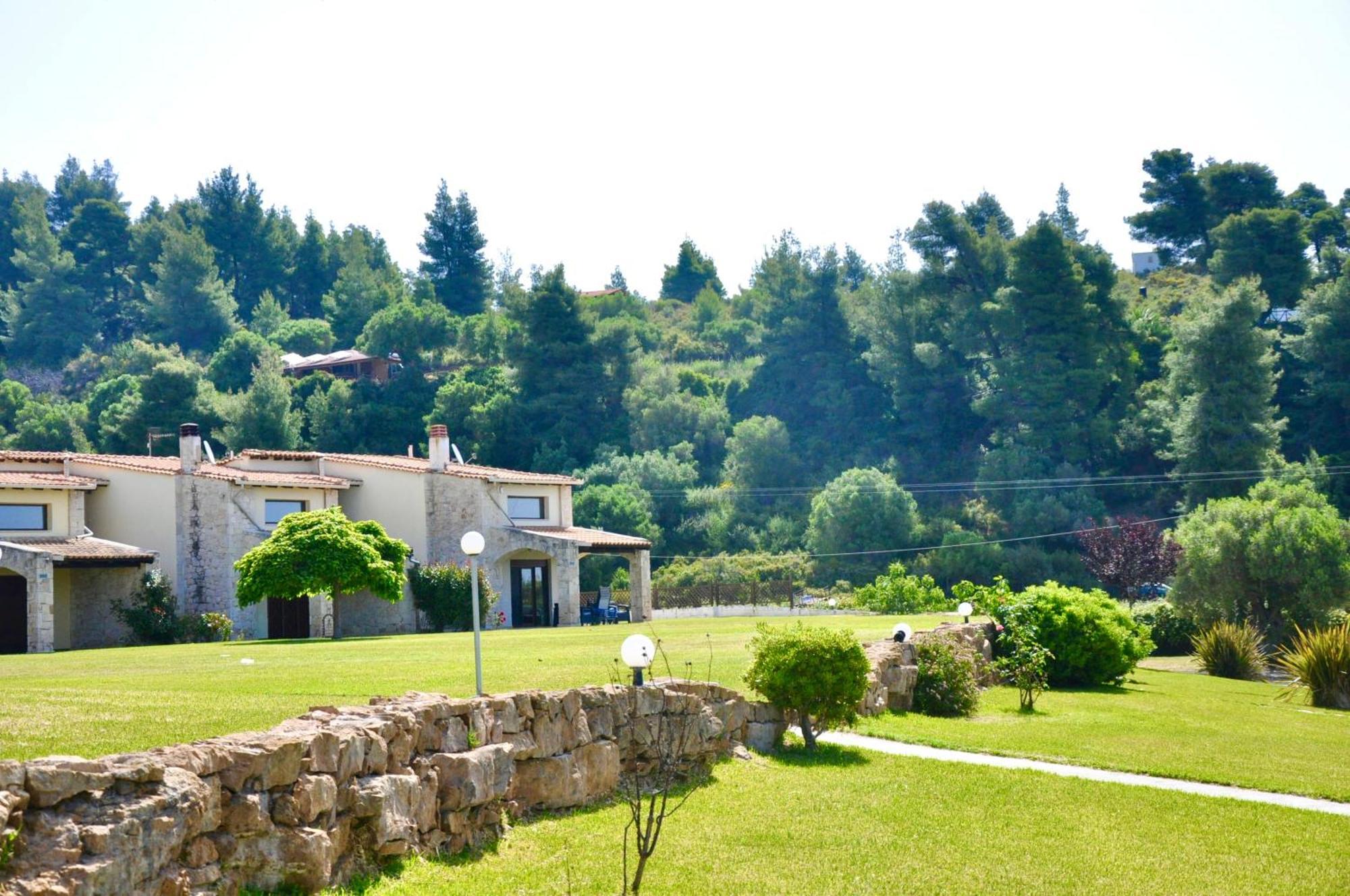 Stigmes Villas & Suites Nea Skioni Bagian luar foto