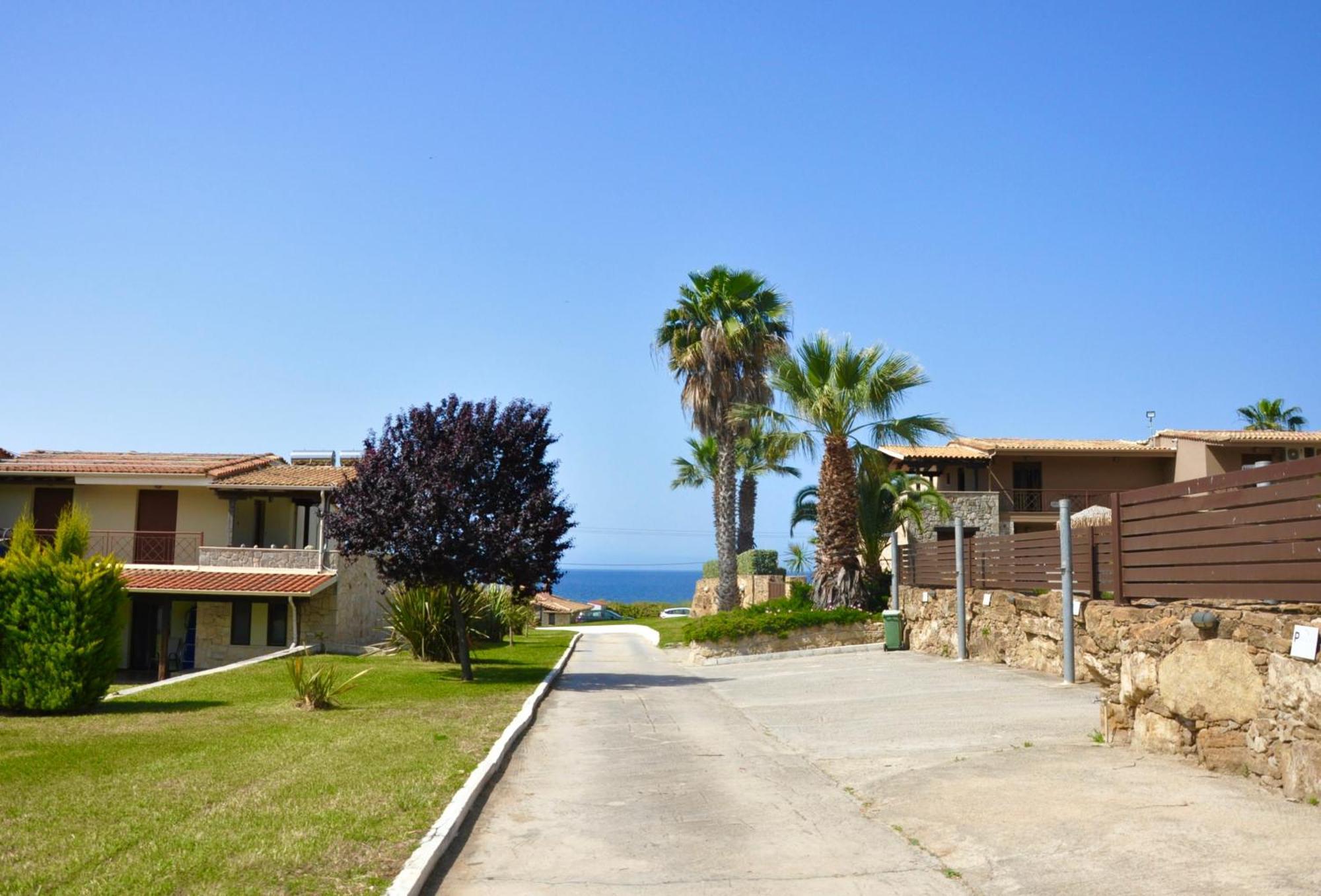 Stigmes Villas & Suites Nea Skioni Bagian luar foto