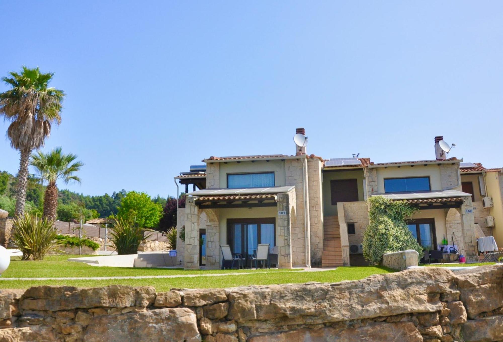 Stigmes Villas & Suites Nea Skioni Bagian luar foto